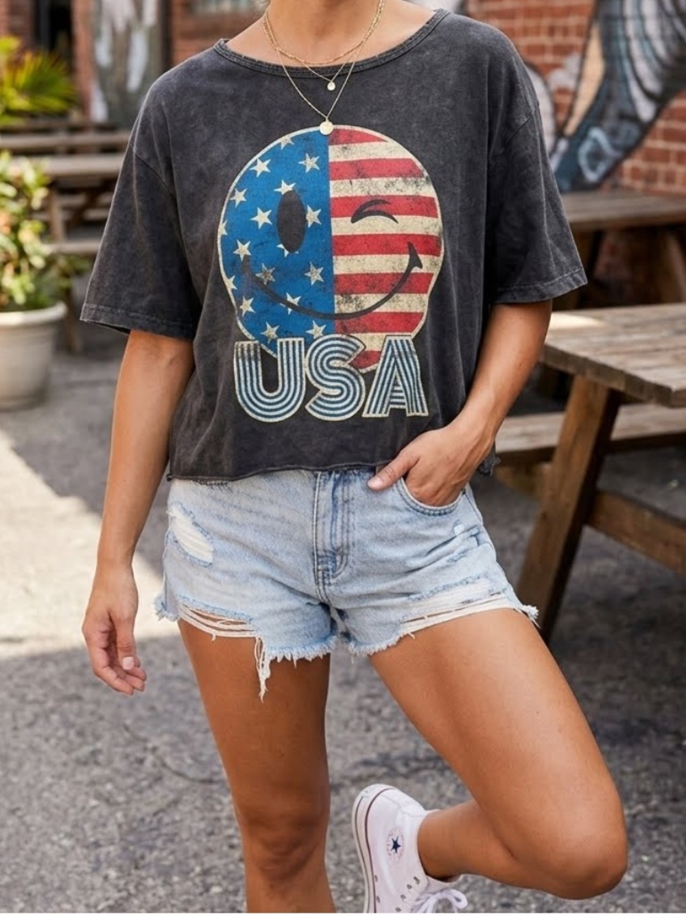 URBAN OUTFITTERS | CAUTION TO THE WIND USA Happy Face Graphic Tee Cropped Medium